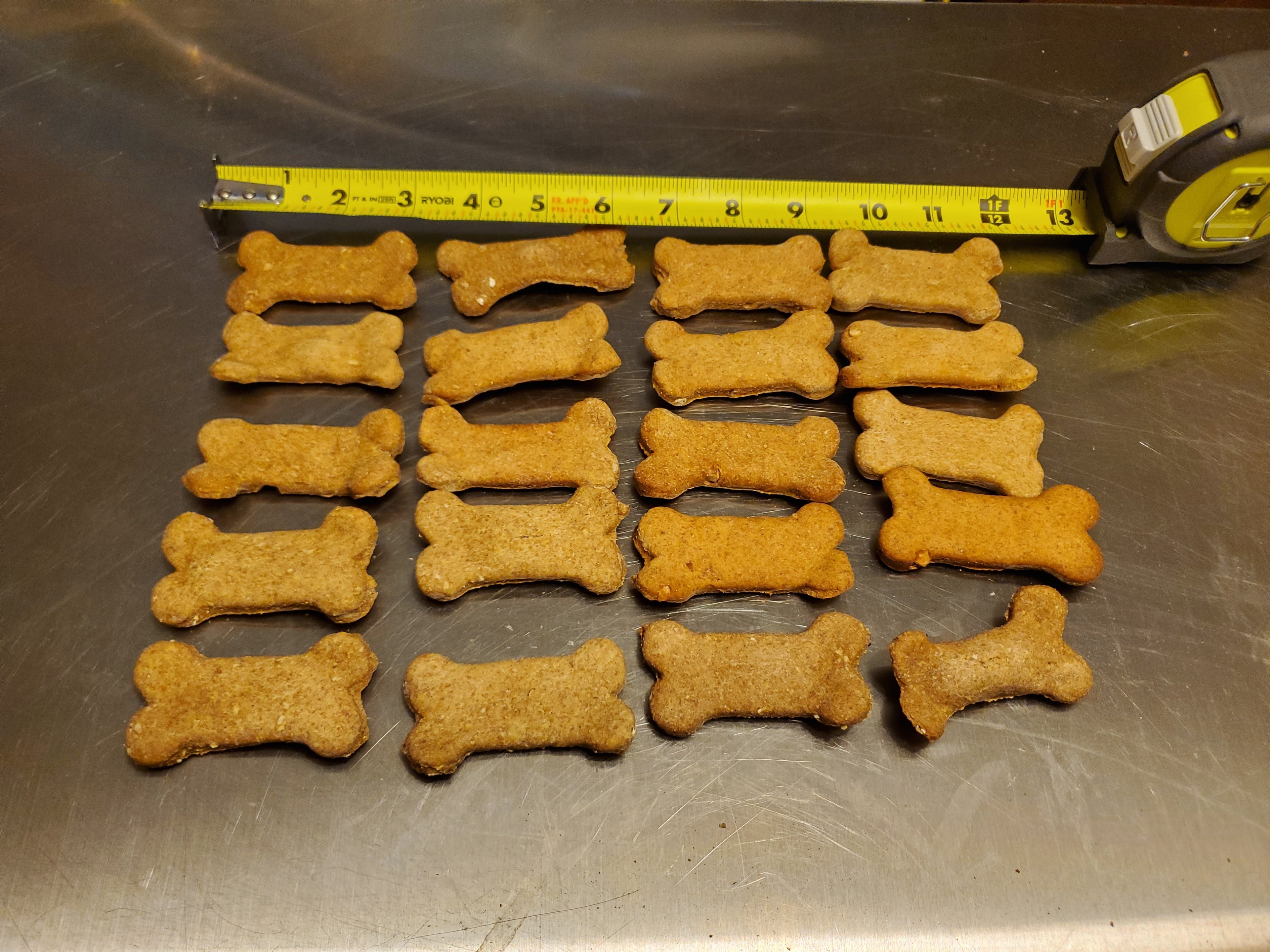 Carrot & Oat Dog Biscuits – 20 Regular-Size Treats