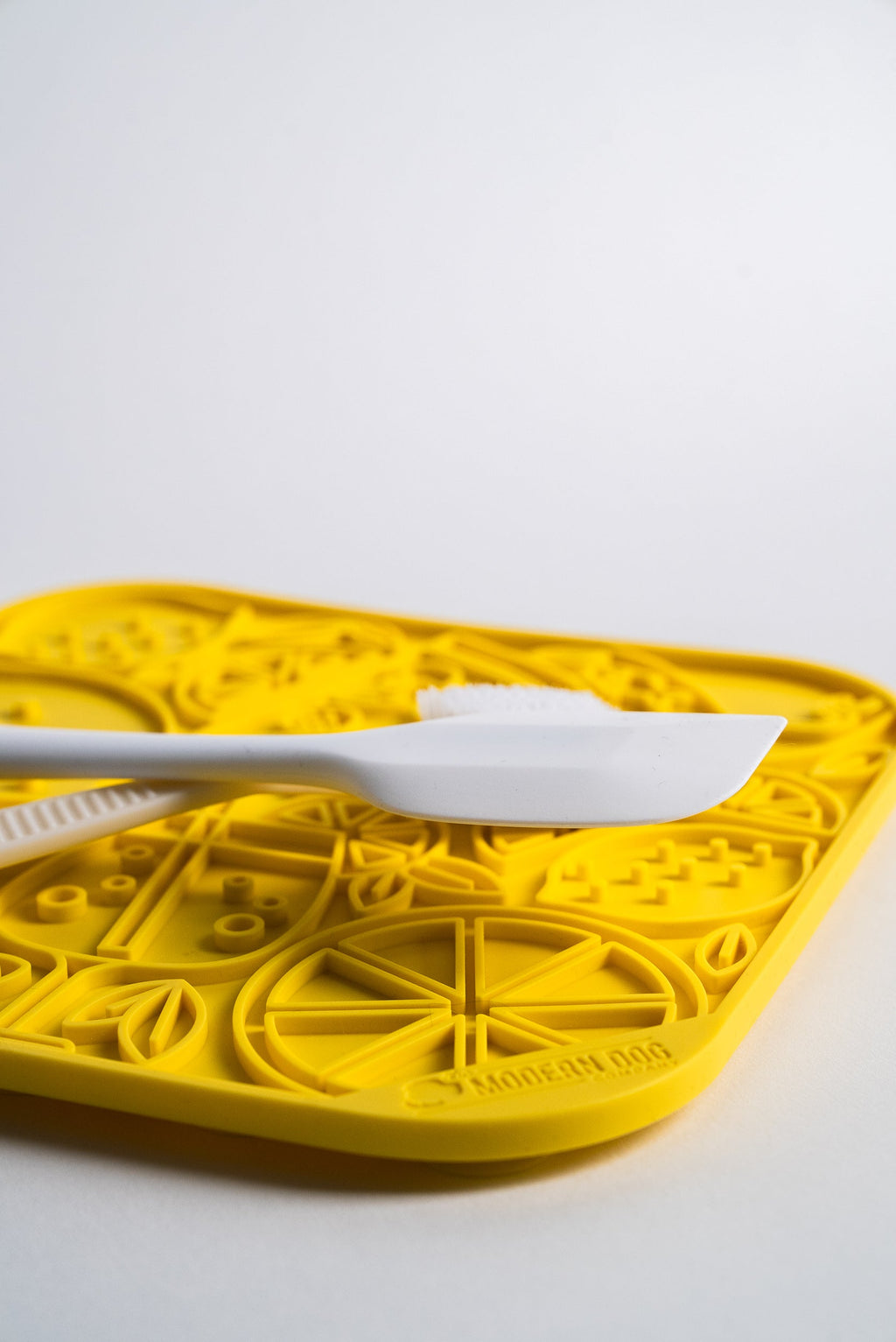 Limoncello Lick Mat for Dogs and Cats – Food-Grade Silicone