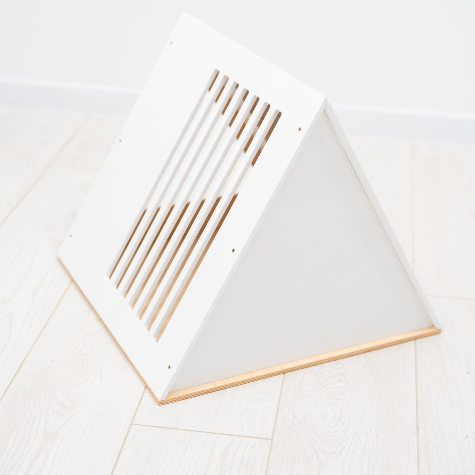 Wooden Cat House in White – Modern Indoor Pet Shelter