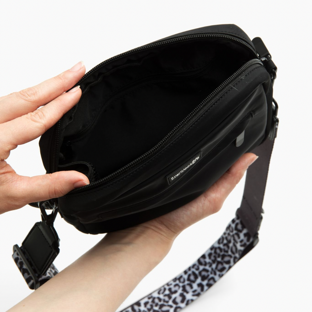 Pet Parent Organizer Bag with Poop Bag Dispenser, 9"x7"x2"